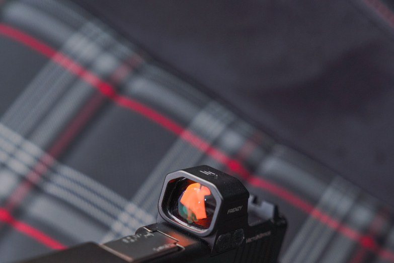 Gros plan sur la fenêtre du point rouge Vector Optics Frenzy